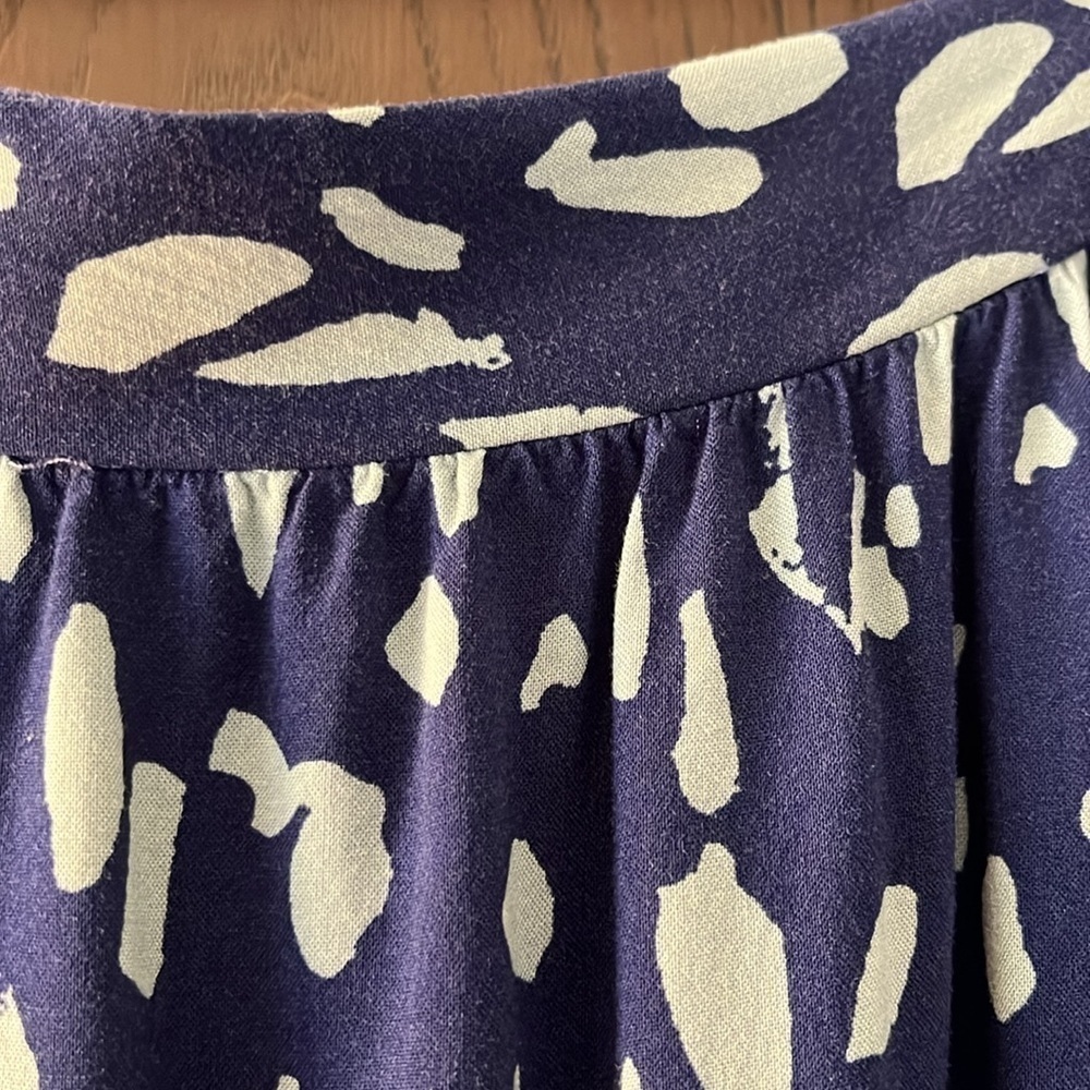 Nine West navy blue, midi skirt with light blue blotches. Size Large. - Picture 2 of 7